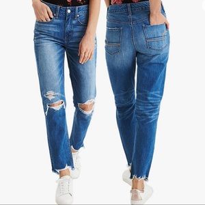 American Eagle High Waisted Ripped Distressed Tomgirl jeans